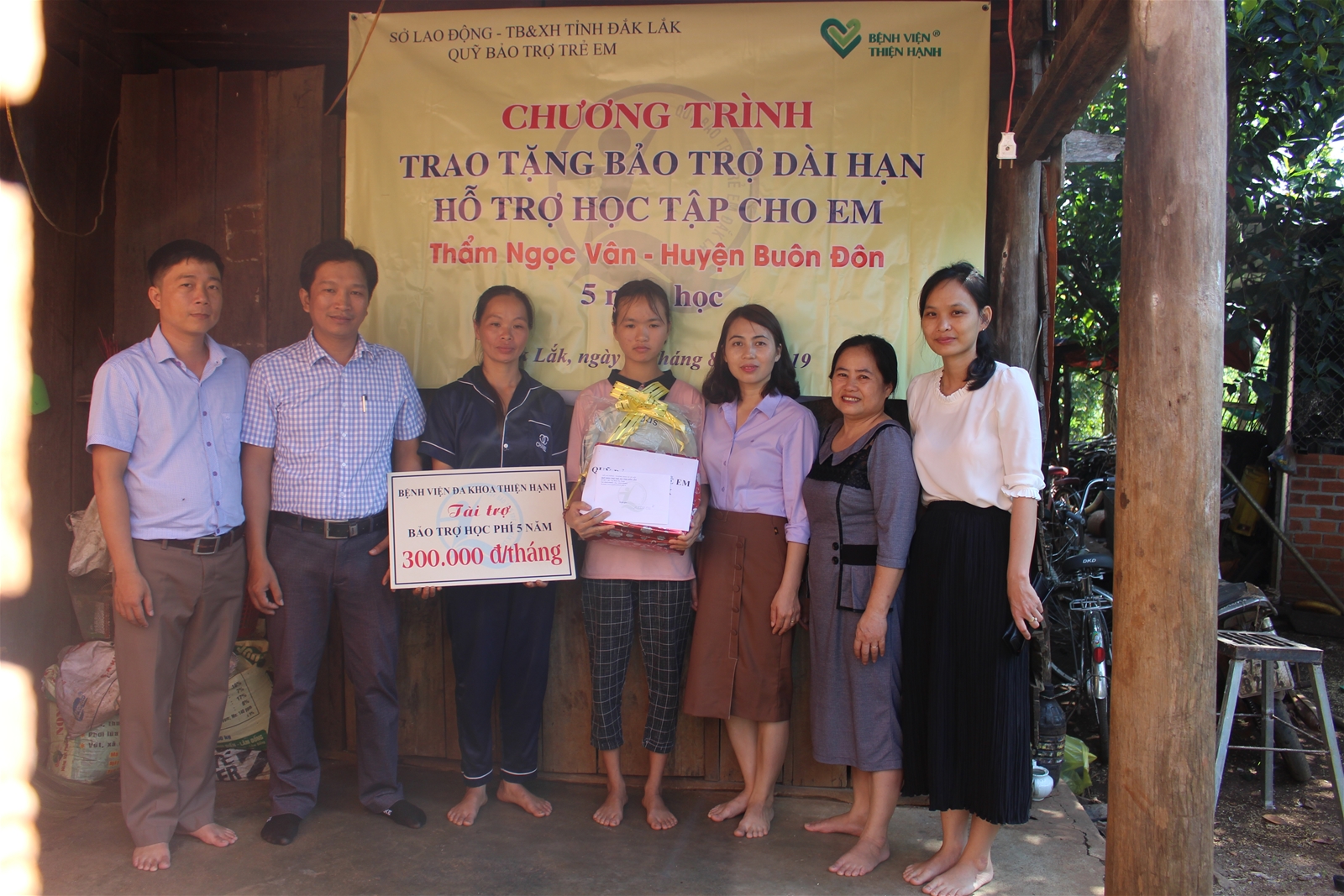 TRAO TẶNG BẢO TRỢ DÀI HẠN HỖ TRỢ HỌC TẬP CHO  TRẺ EM CÓ HOÀN CẢNH ĐẶC BIỆT KHÓ KHĂN TỈNH ĐĂK LẮK NĂM 2019