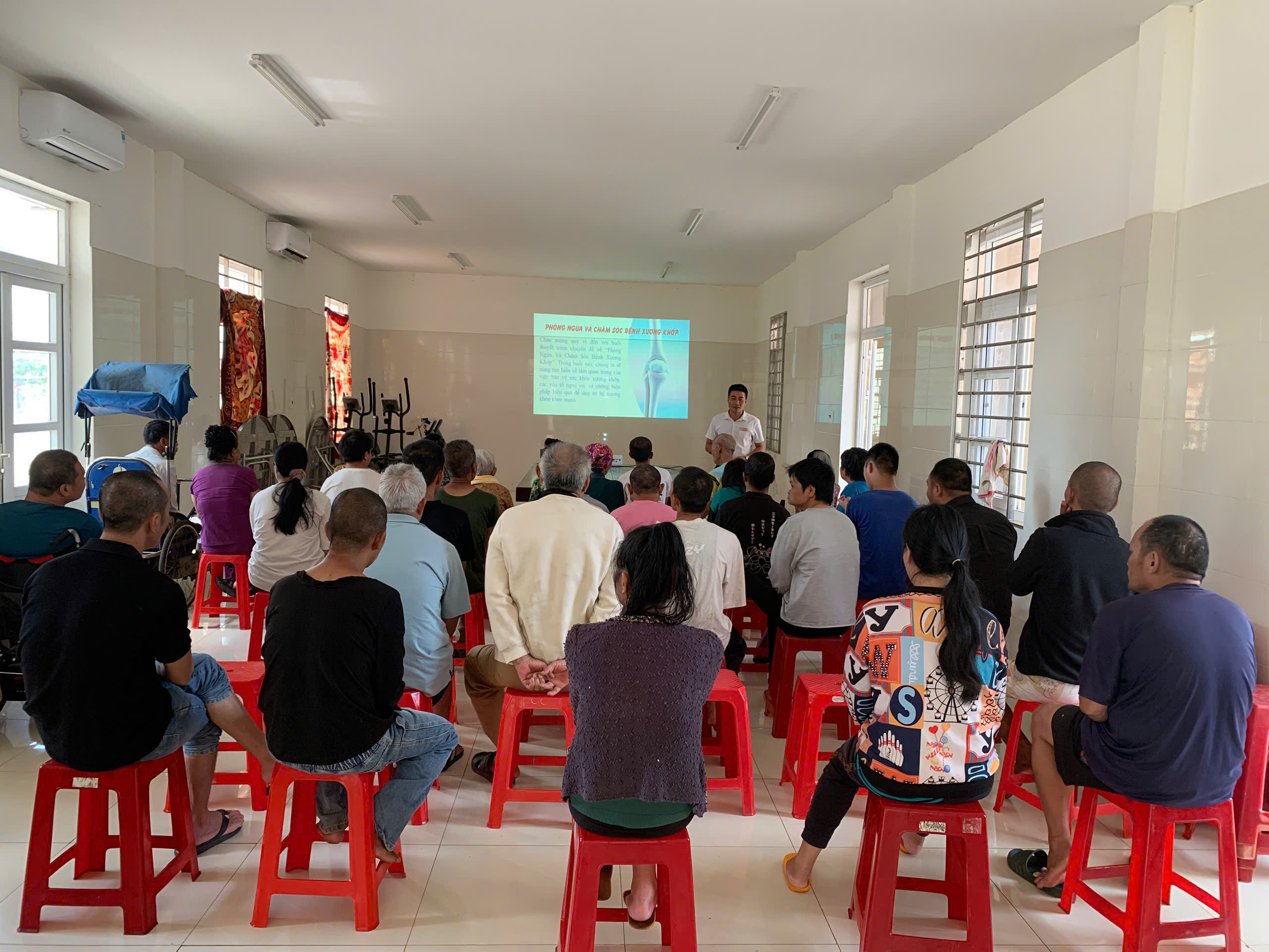 nhan-vien-p-ctxh-ptcd-tuyen-truyen-phong-ngua-benh-xuong-khop-1-2025_20250919165649
