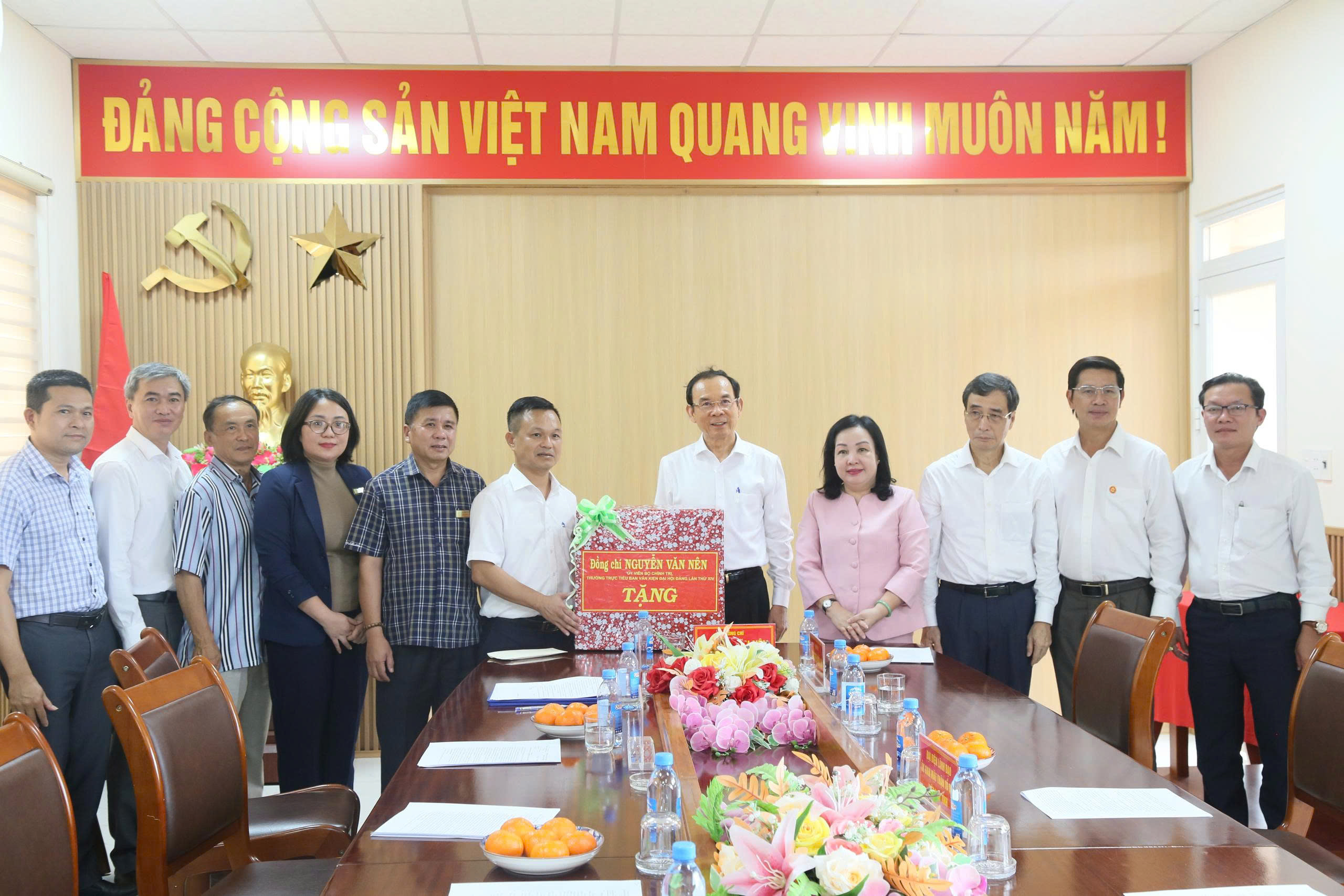 Đồng chí Nguyễn Văn Nên – Ủy viên Bộ Chính trị, Thường trực Tiểu ban Văn kiện Đại hội Đảng lần thứ XIV thăm và làm việc tại Trung tâm Bảo trợ xã hội và Trẻ em tỉnh Đắk Lắk